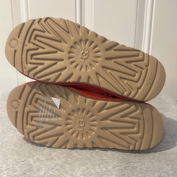 New NWOT Treadlite By UGG Short Boots. Size 6. - Picture 5 of 7
